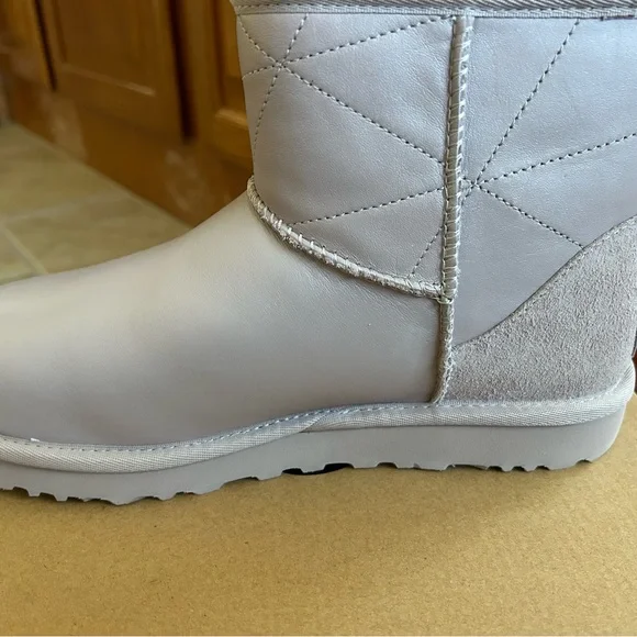 UGG Classic Mini Pearlized, size 8, NWT, Color: Pale Smoke - Picture 5 of 9
